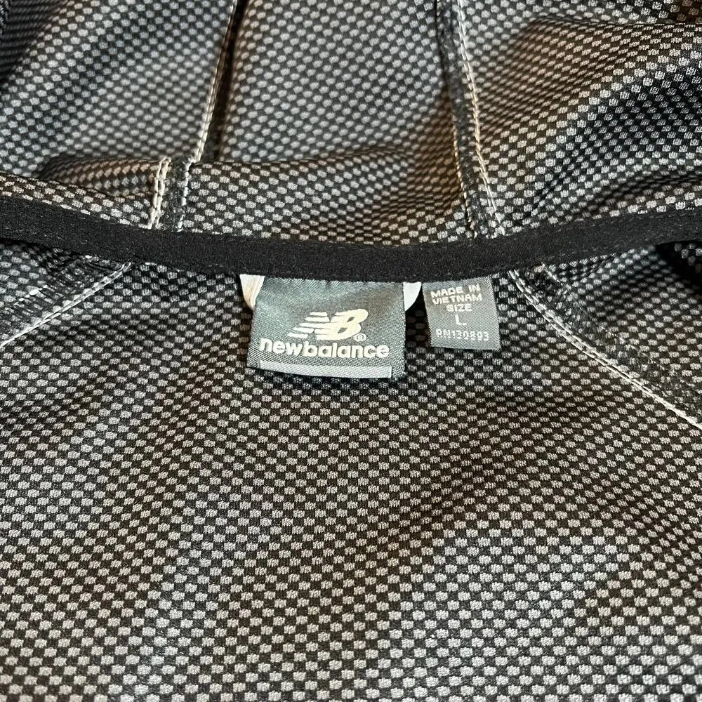 New Balance Women's Soft Shell Zip Up Jacket with Hood Size Large **FLAWED** - Image 4