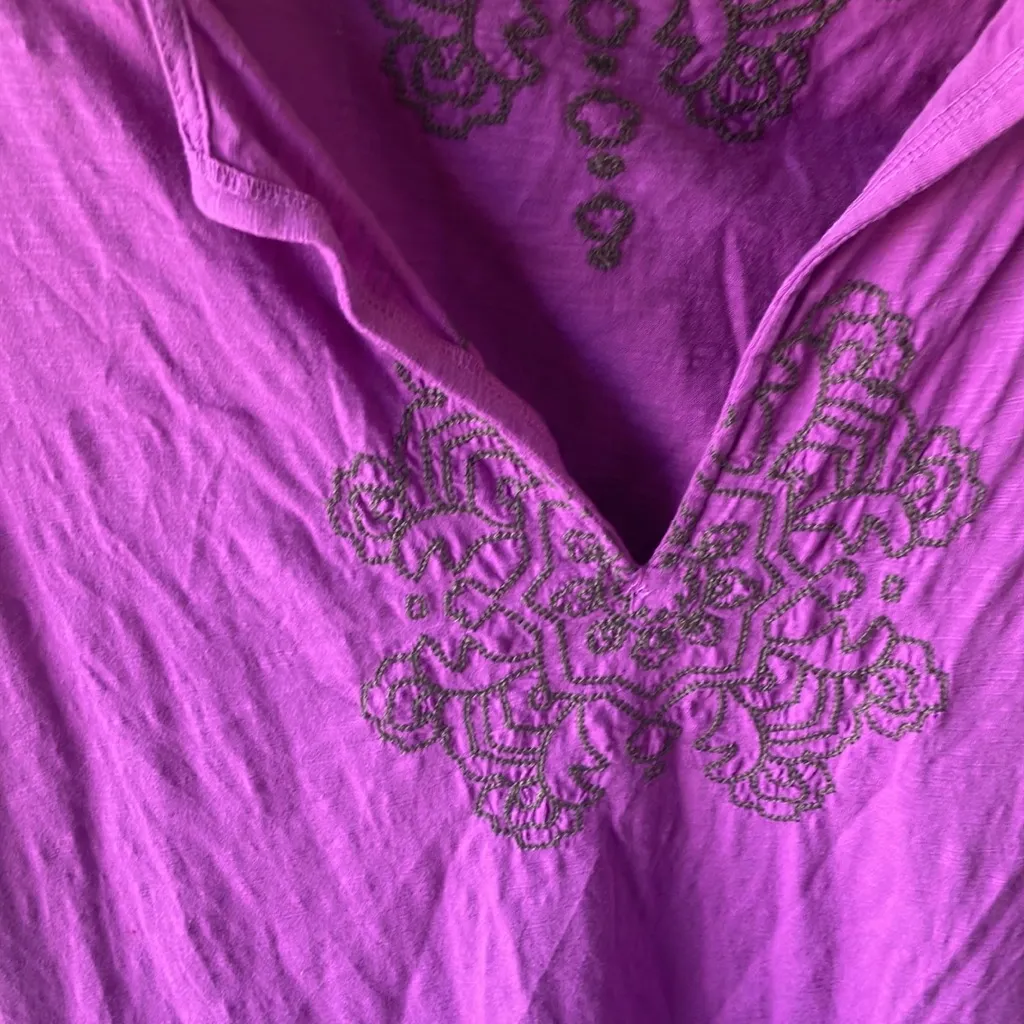 FINAL MARKDOWN Athleta Magenta Embroidered Blouse xl - Image 2