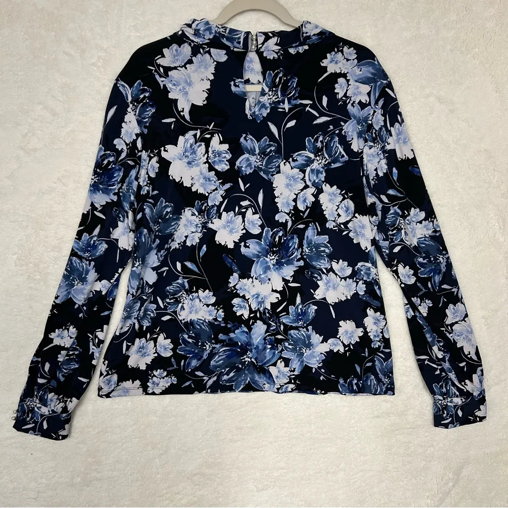 Karl Lagerfeld Navy Blue White Floral Blouse Shirt Light Weight Keyhole Pearl XL - Image 3
