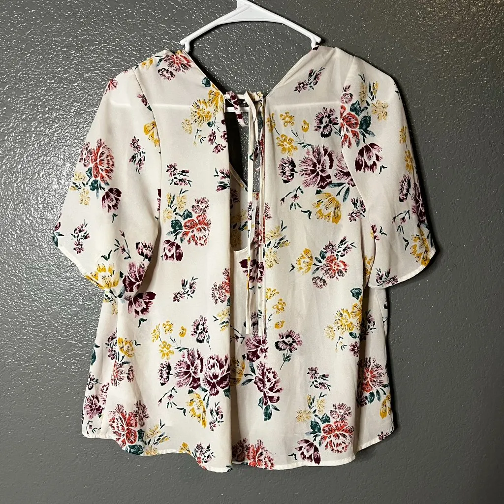 Lush XL Floral V-Neck Flutter Sleeve Tie Back Blouse Top - Image 3