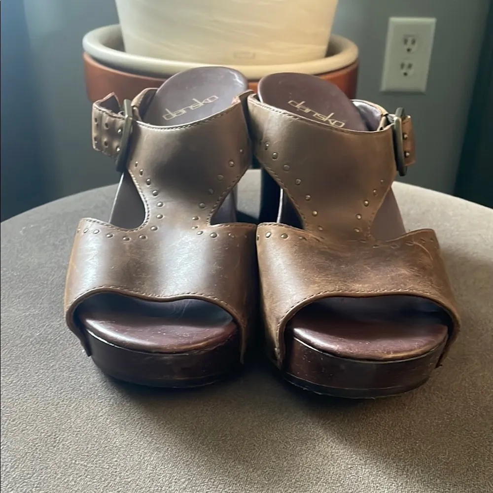 Dansko Ripley Studded Brown Leather Wood Platform Sandal Womens 9.5/40 Euro - Image 3