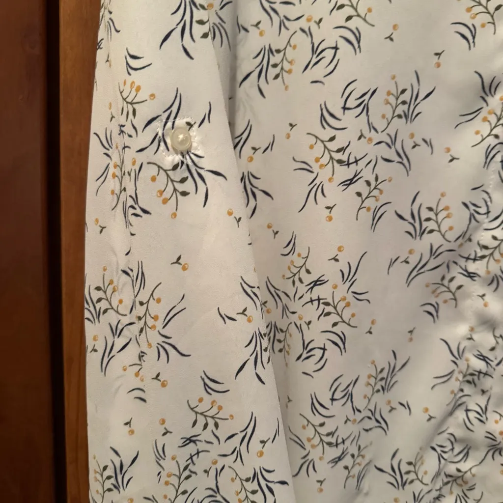 Loft Outlet Blouse Women’s Medium White Green Floral V Neck Back Top Spring - Image 2