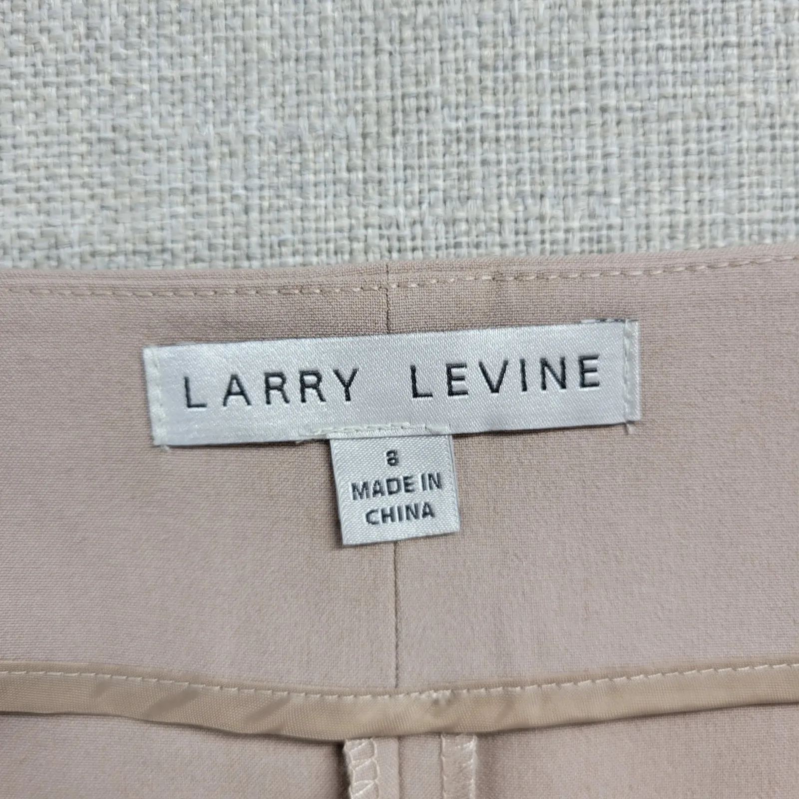 Larry Levine Womens Skirt Size 8 Cream Taupe Back Slit Side Zip Knee Length NEW - Image 2