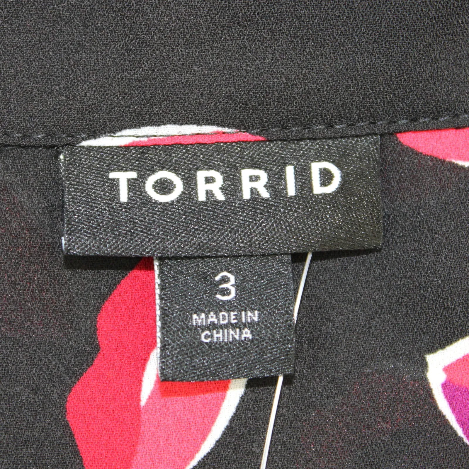 Torrid Plus Size 3X‎ Lizzie Georgette Button Front Blouse Lips Black Pink Red - Image 6