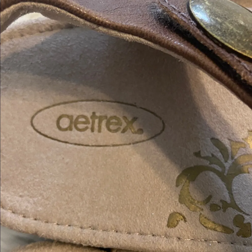 Aetrex Brown and Cream Sandals size 10 excellent condition see all photos - Image 2