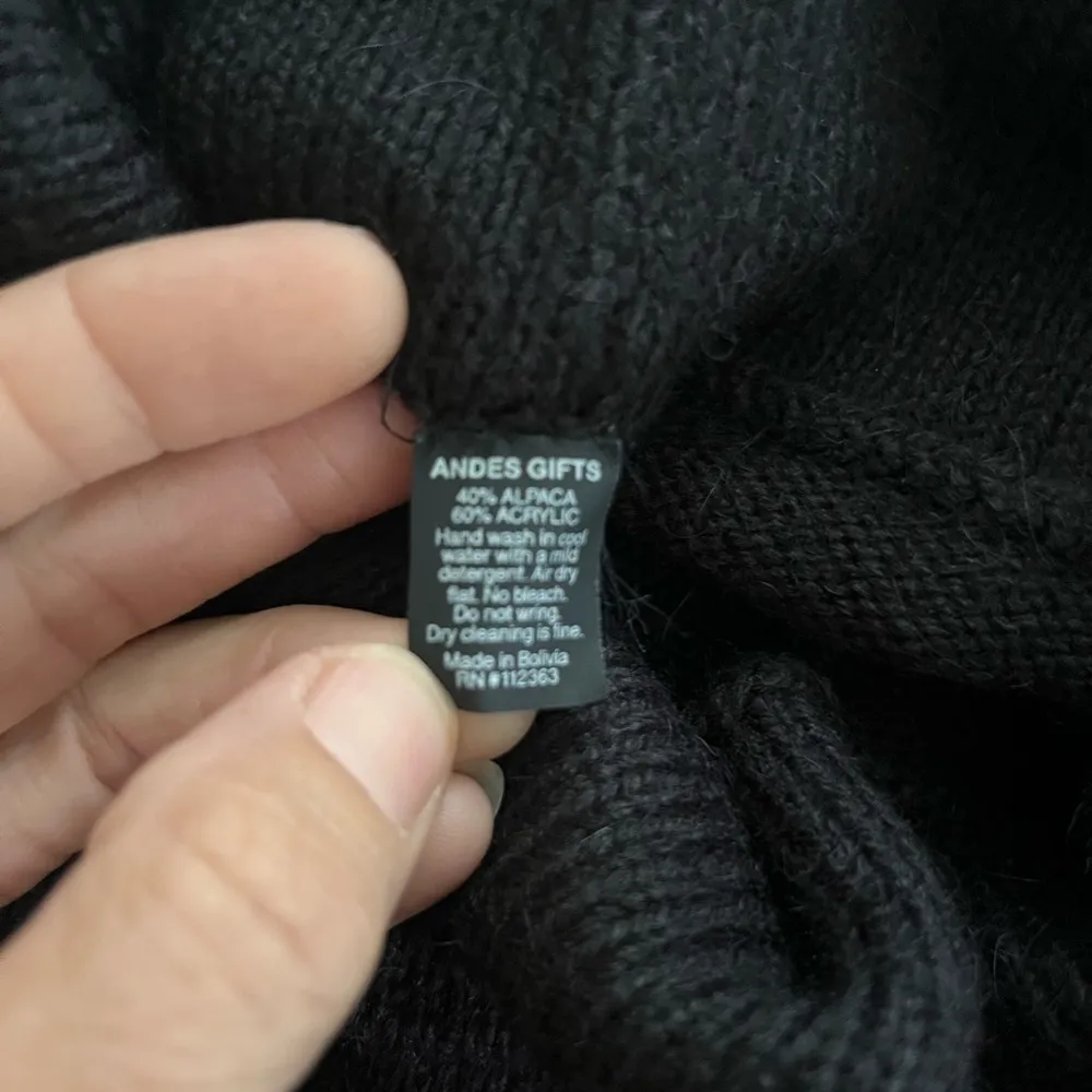 Andes Gifts Alpaca/Acrylic Black poncho Size undefined - Image 3