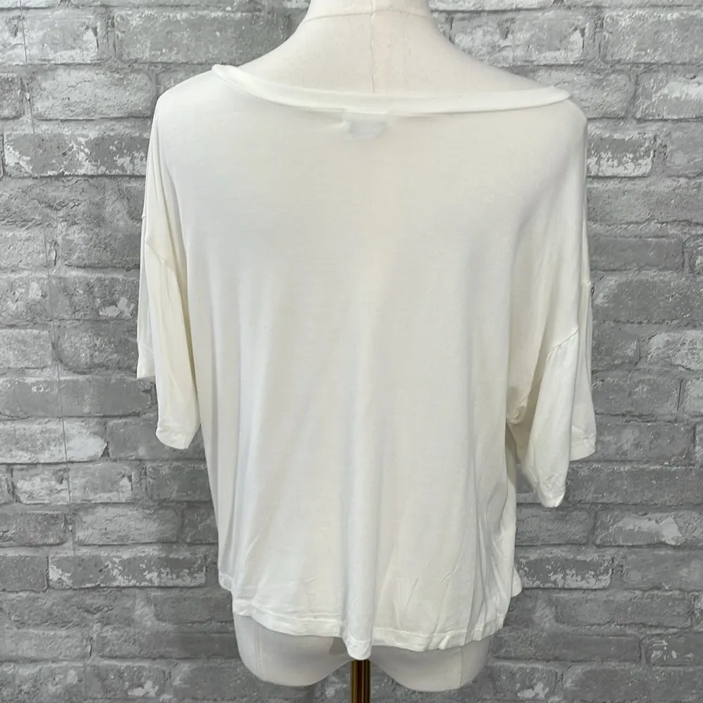 Le Lis White ROAR Graphic Crop Top - Image 4