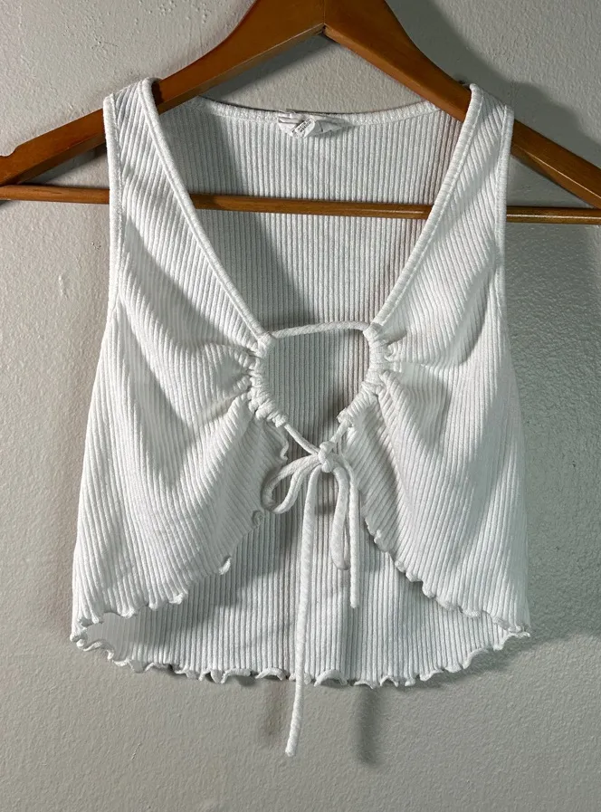 Romantic Angel Dreamy White Ribbed Scallop Hem Tie-Front Womens Crop Tank Top XS - Image 1