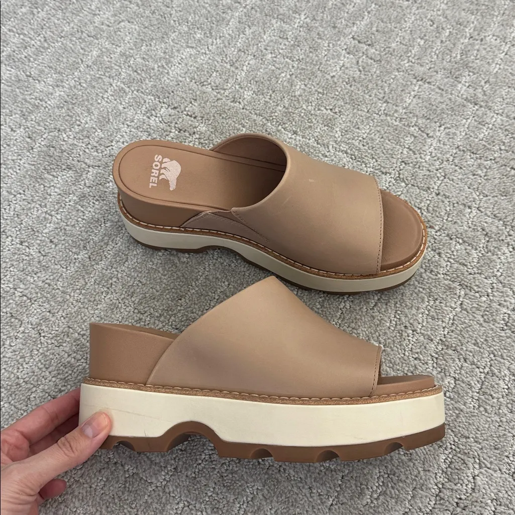 Sorel JOANIE IV Wedge Platform Sandals honest beige gum tan slides - Image 2