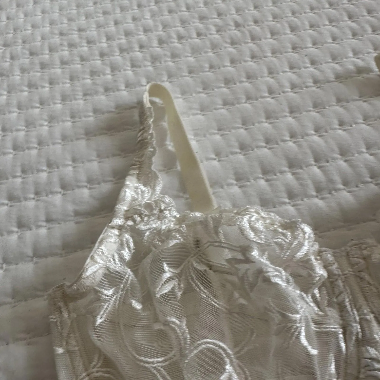 Soma Ivory Embroidery Lace & Mesh Semi Sheer Unlined Bra 36D Underwire Size undefined - Image 11