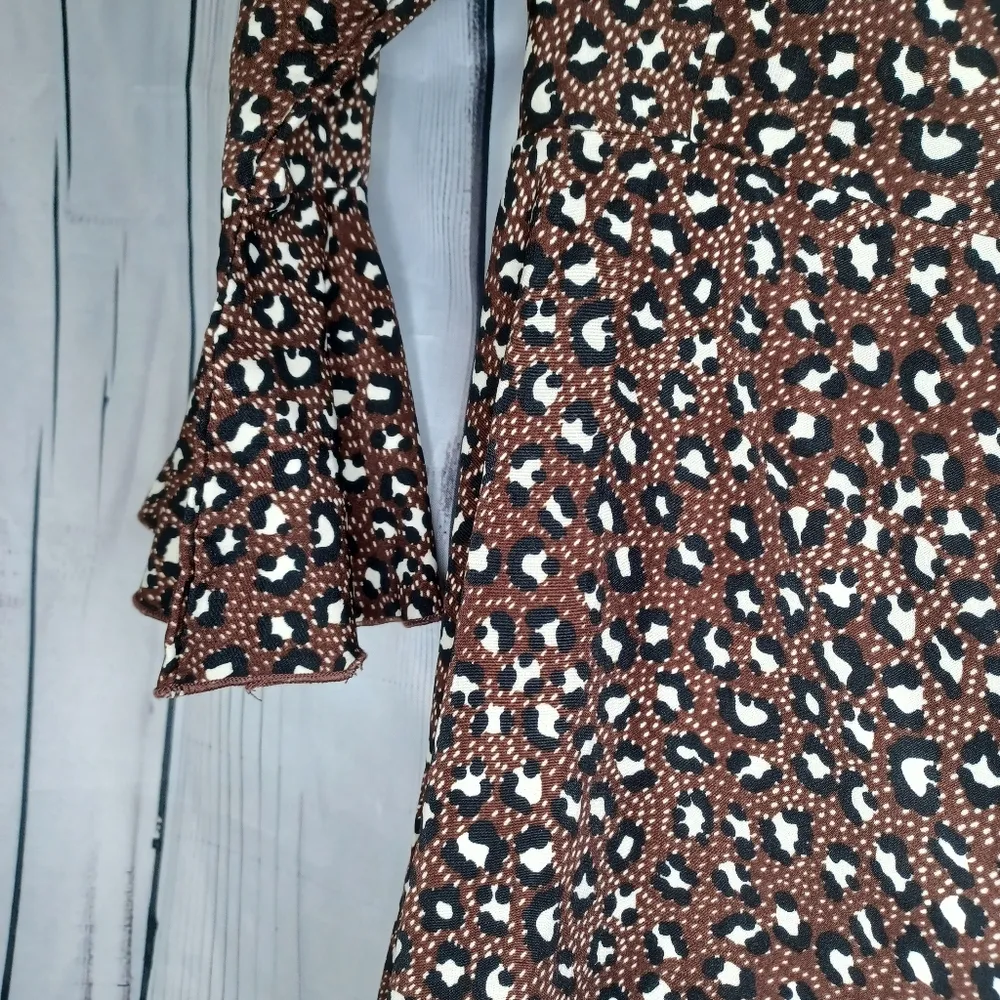 Pretty Little Thing Brown Cheetah Print bell sleeve Wrap Dress - Image 6