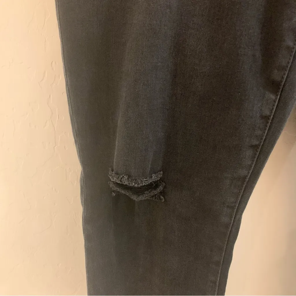 EUC CAbi Slim Boyfriend Distressed Black Wash Jeans Style 3387 Size 6 - Image 7