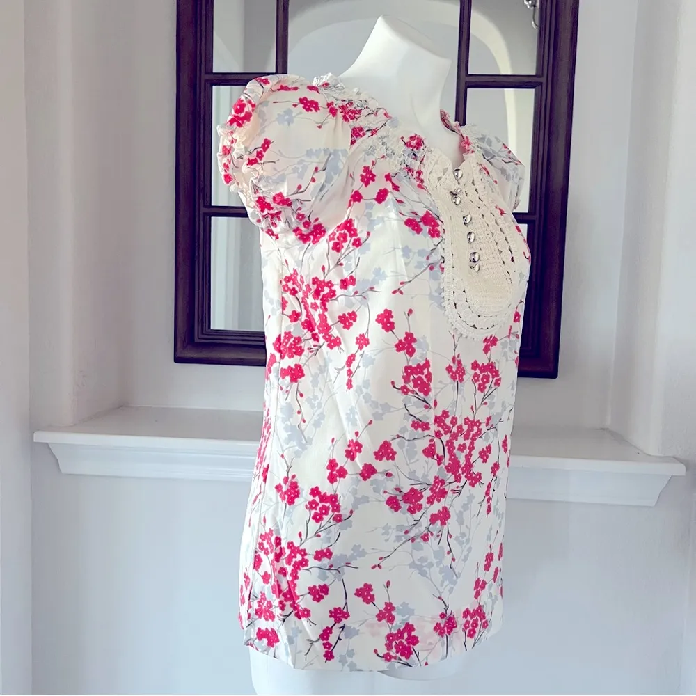 Vertigo Paris Blouse Floral Crochet Smocked Top Pink Red Size XS New with Tag - Image 4
