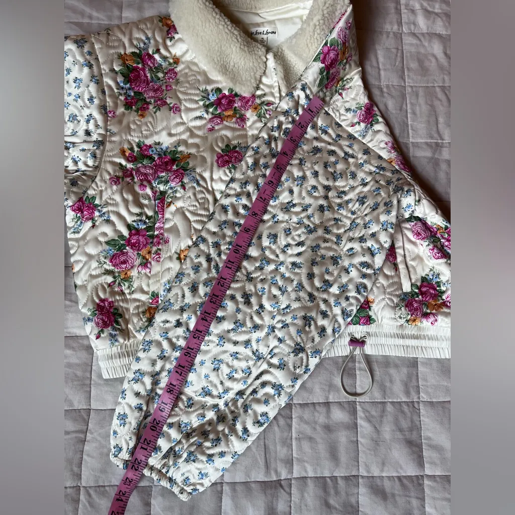 RARE For Love & Lemons Cream Floral Quilted Marlee Cropped Puffer Jacket - XL - Image 11