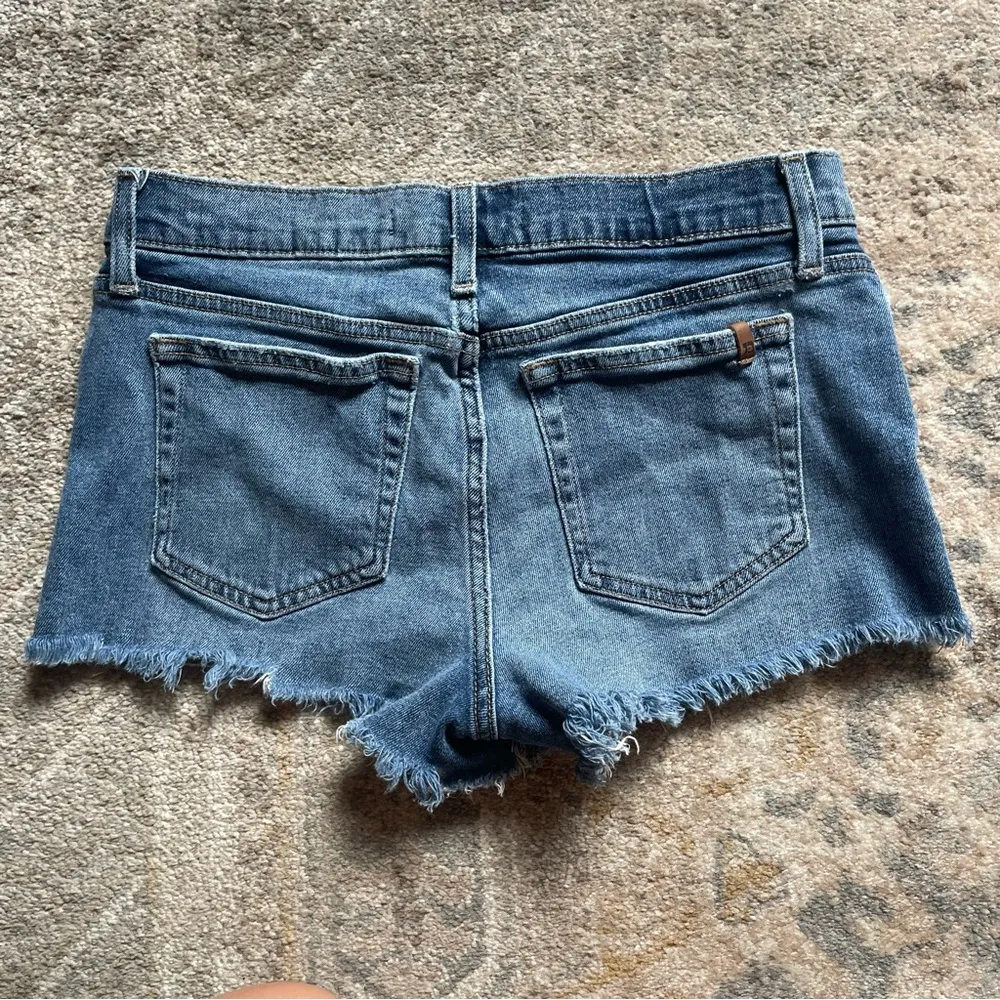 Joe’s Jeans Designer Mid Rise Raw Hem Denim Mini Shorts 28 - Image 4