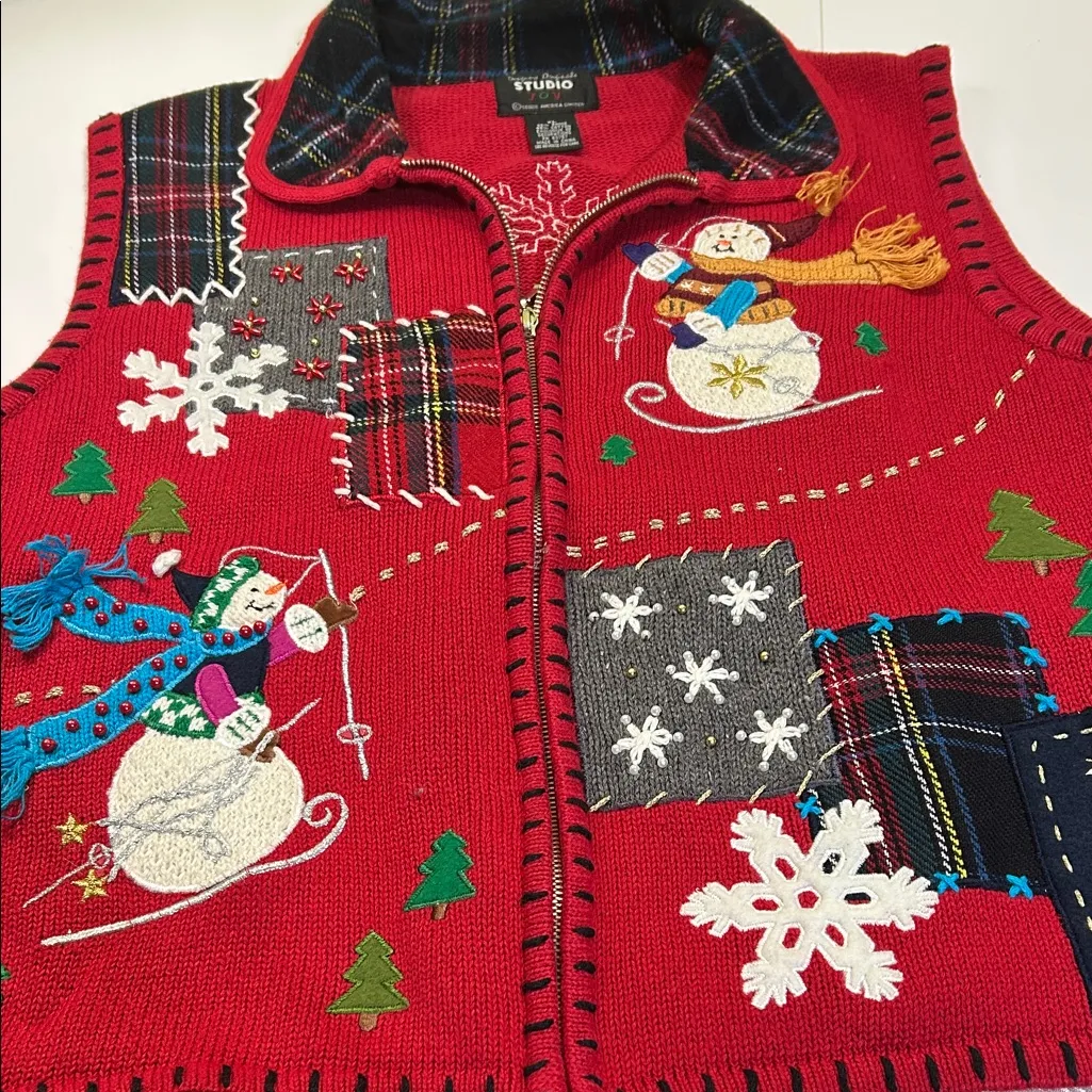 Studio women Red Snowman Vest Size XL - Image 14
