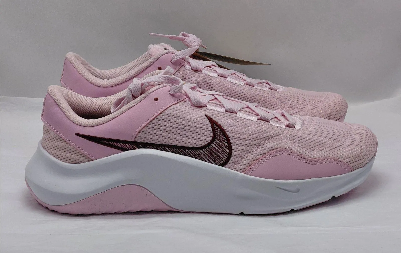 Nike Legend Essentials 3 Athletic Sneakers Women's 12 Pink Activewear Workout - Image 2