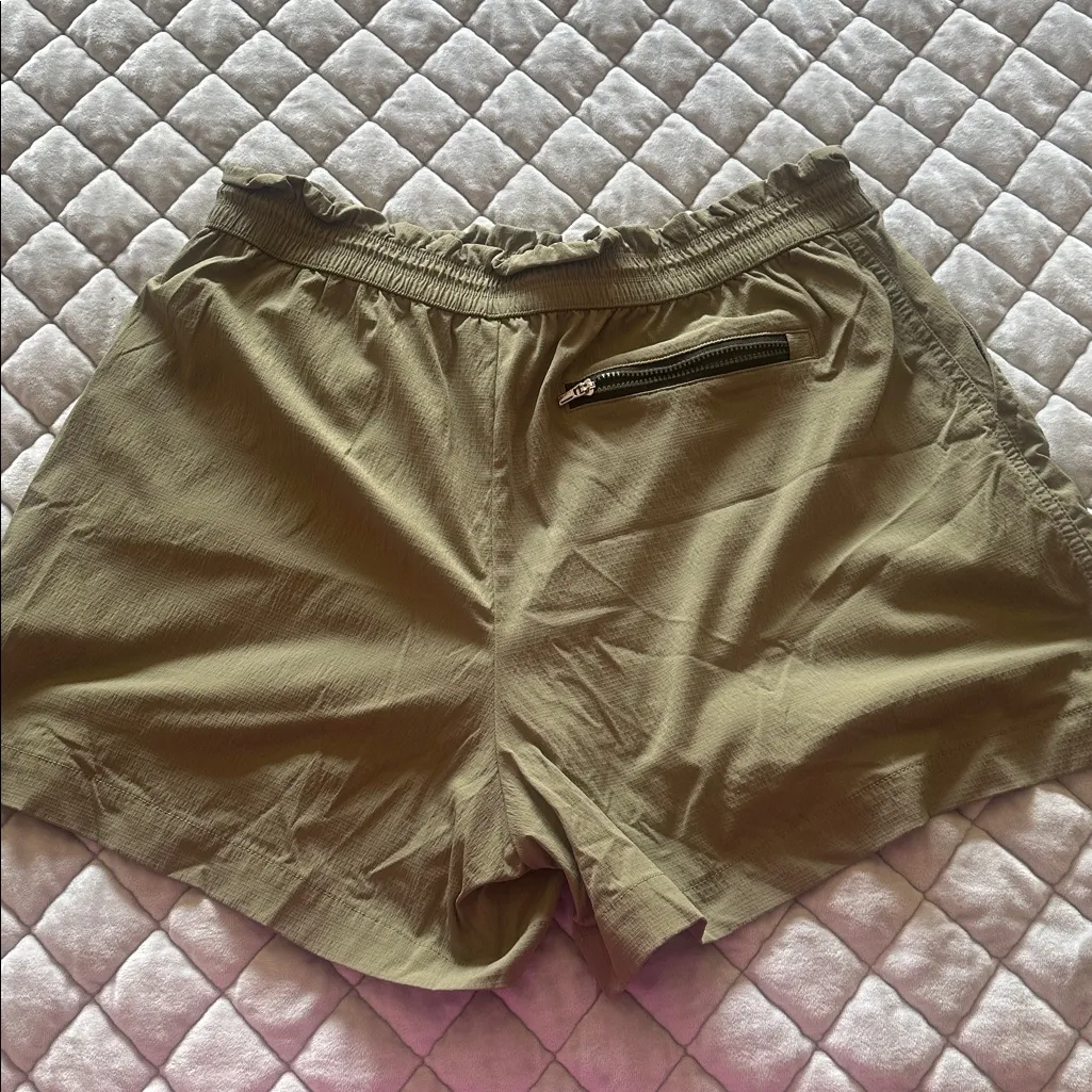 Athleta Trekkie Parachute Shorts green high-rise pull on shorts adjustable waist - Image 7