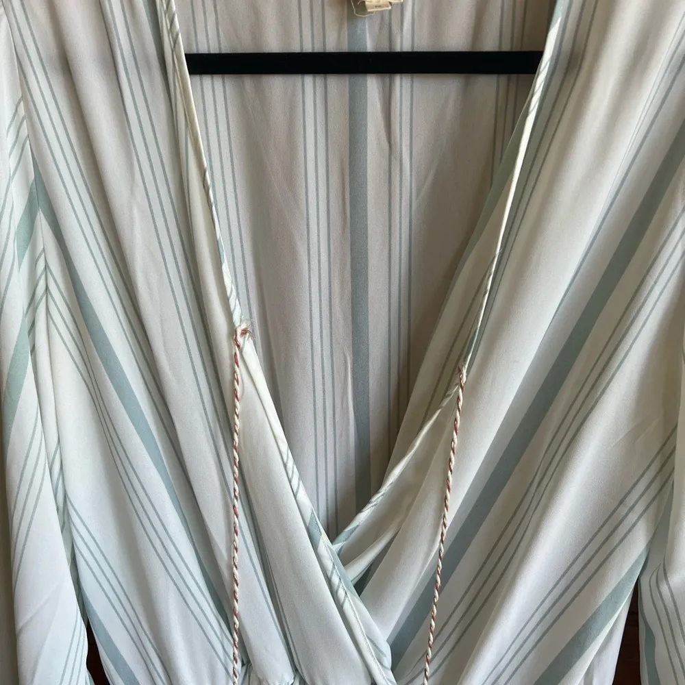 Blue/white stripe romper Size M - Image 3