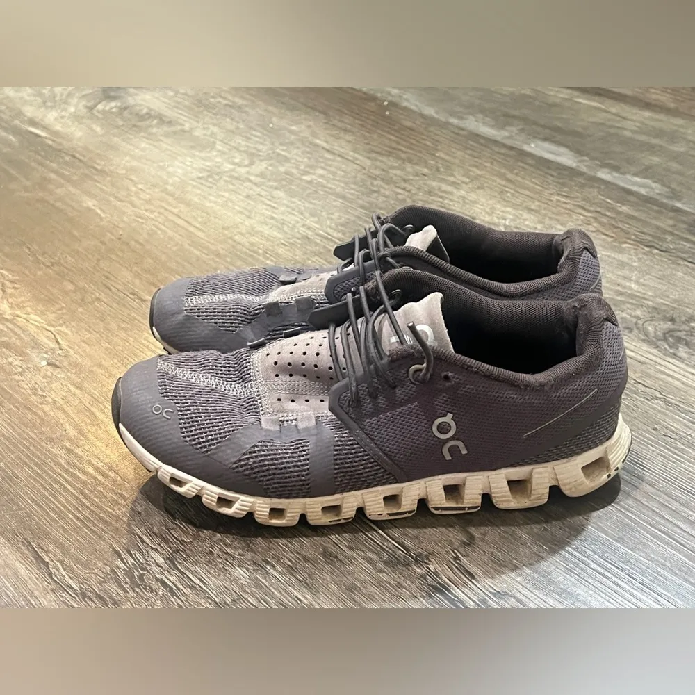 FINAL PRICE Ladies On Cloud Athletic Shoes Gray Size 6 - Image 2