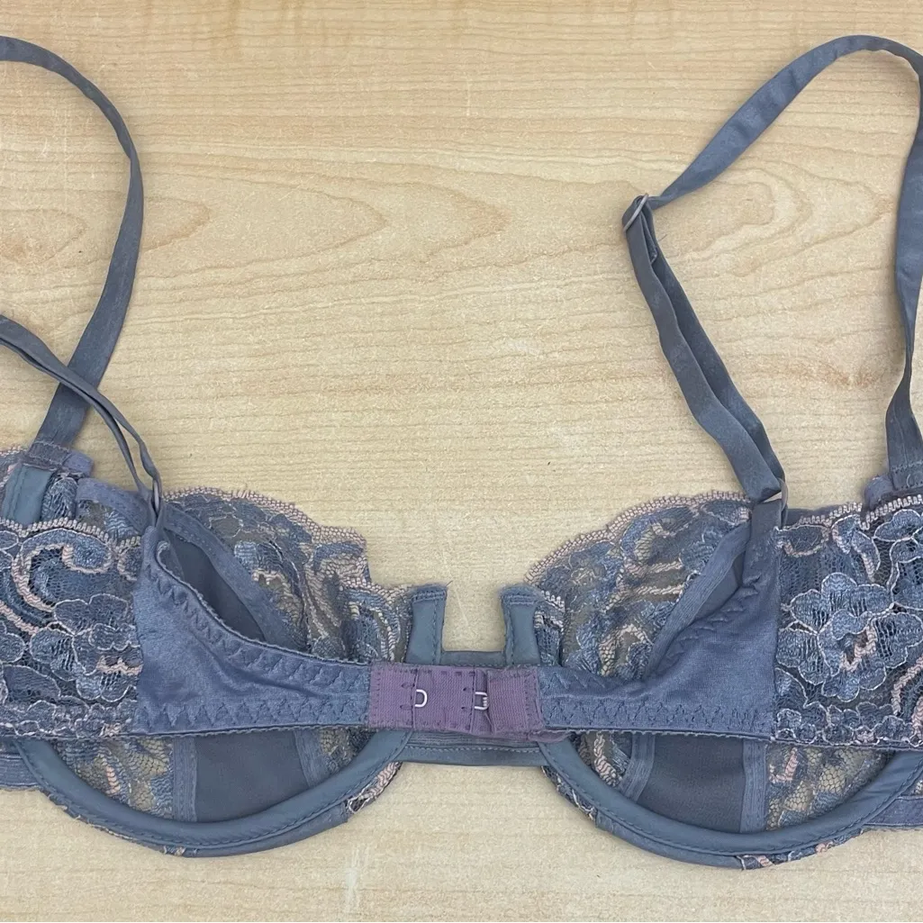 Christian Dior Intimates Purple Lace Underwire Bra Bead Accent; size 36C - Image 4