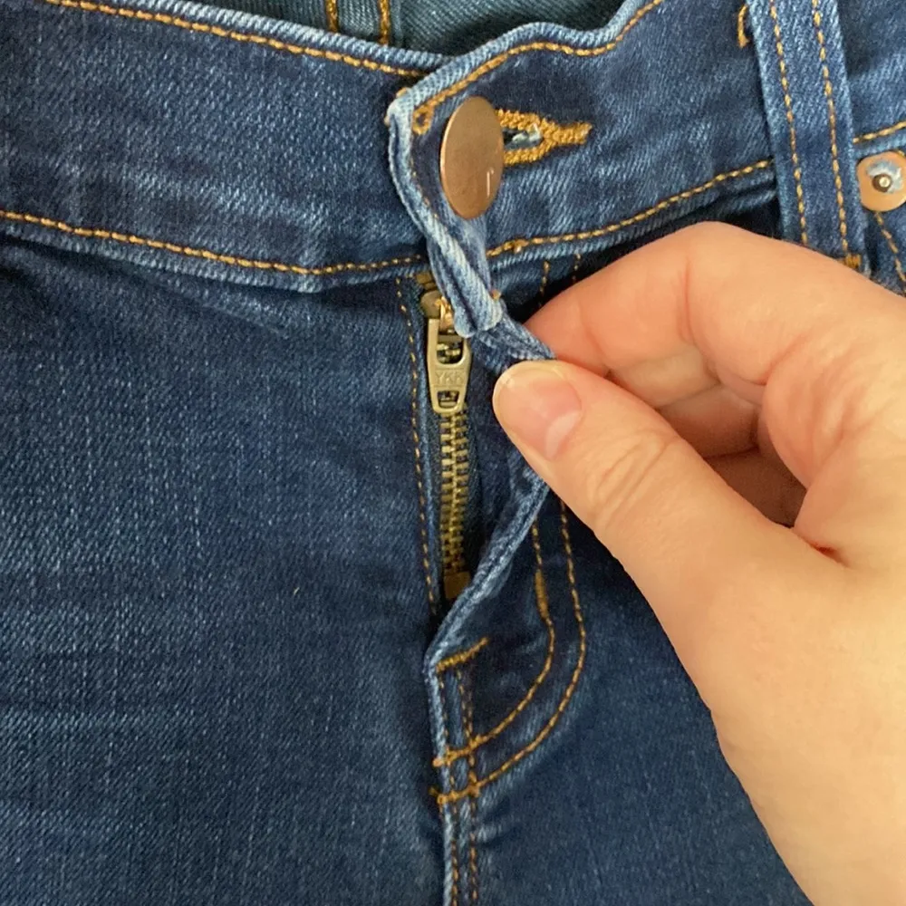 J Brand Caleb low rise boyfriend jeans in Baltic wash size 24 - Image 7