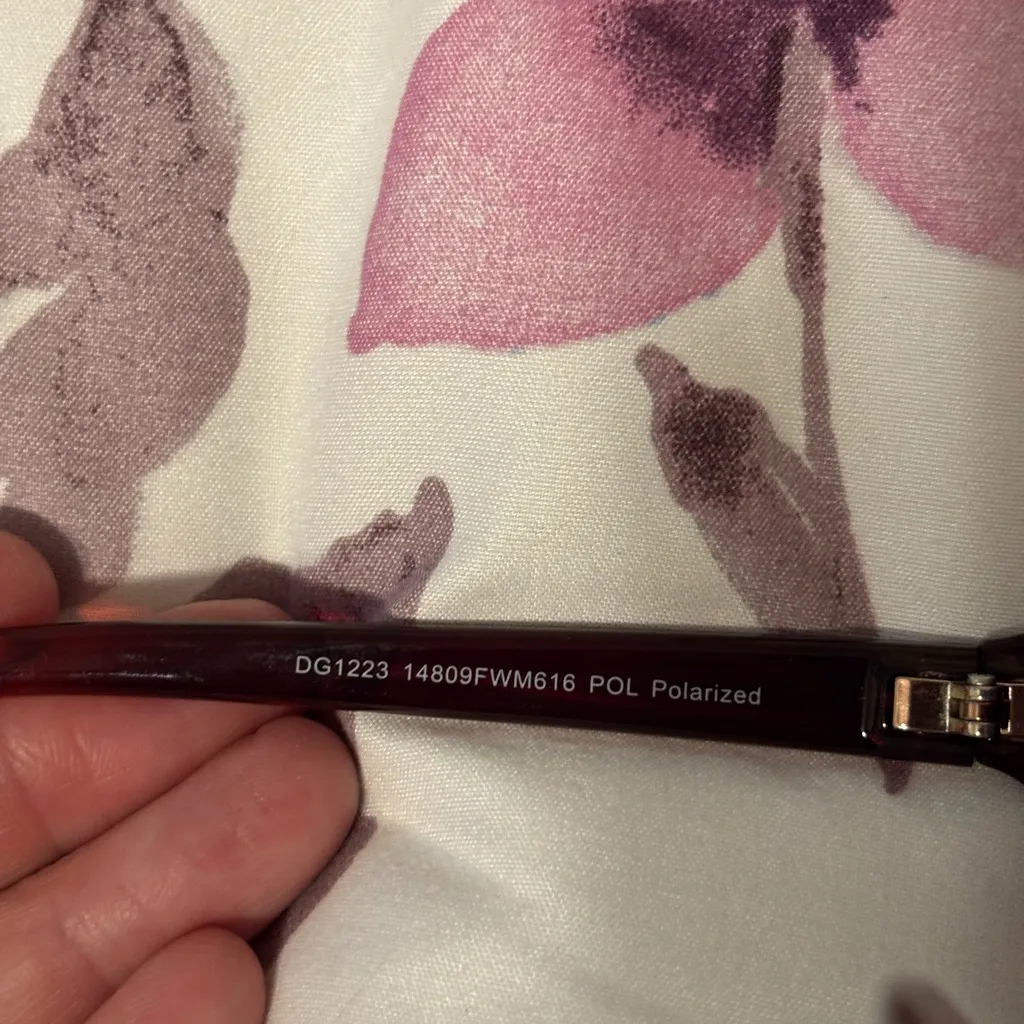 Foster Grant Red and Black Sunglasses - Image 4