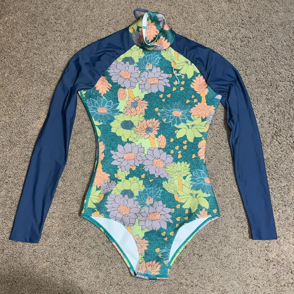 Seea Gaviotas Surf Suit Mirage Floral Medium Blue - Image 4