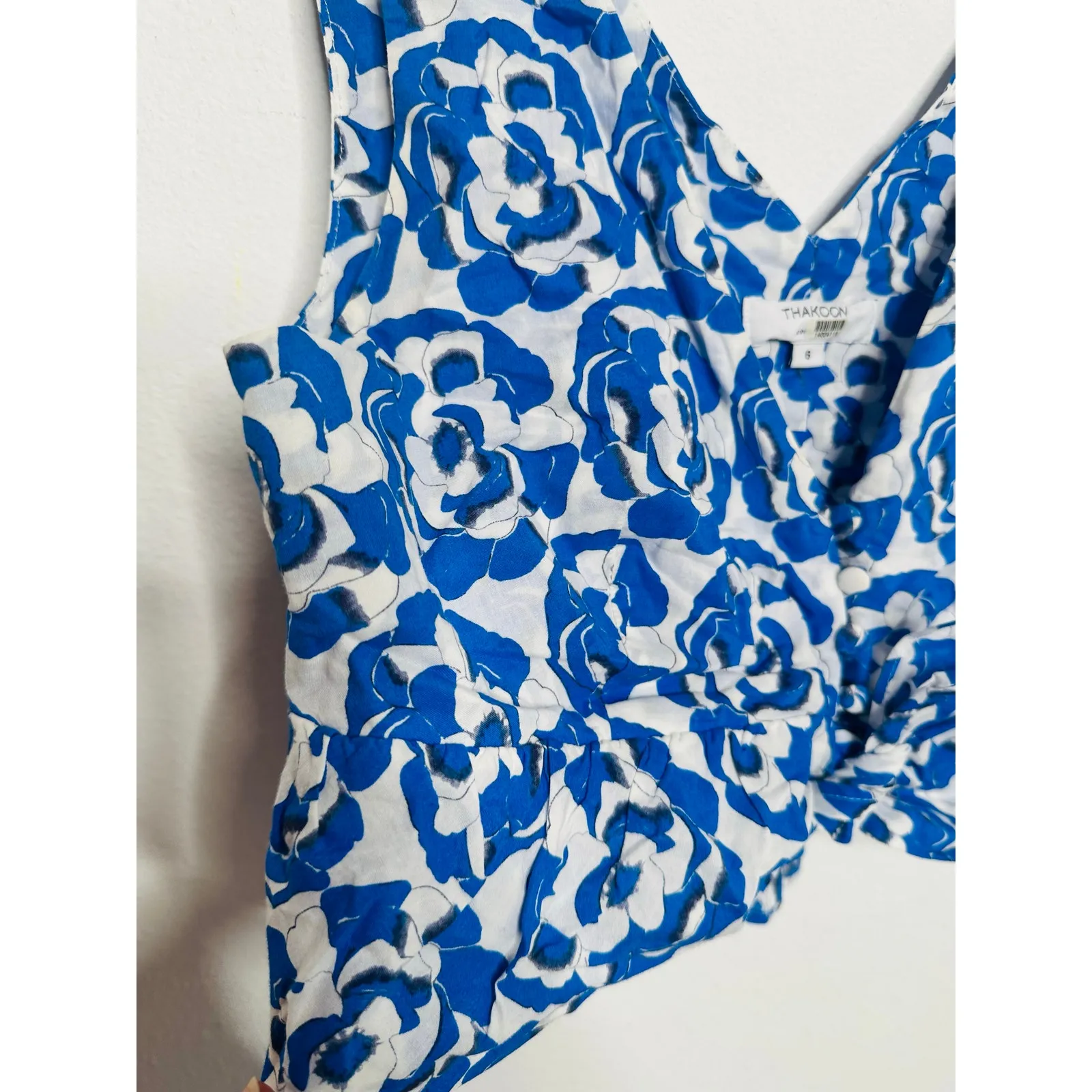 THAKOON Blue White Floral Rose Pop Print 100% Cotton Ruffle Crop Top size 6 - Image 4
