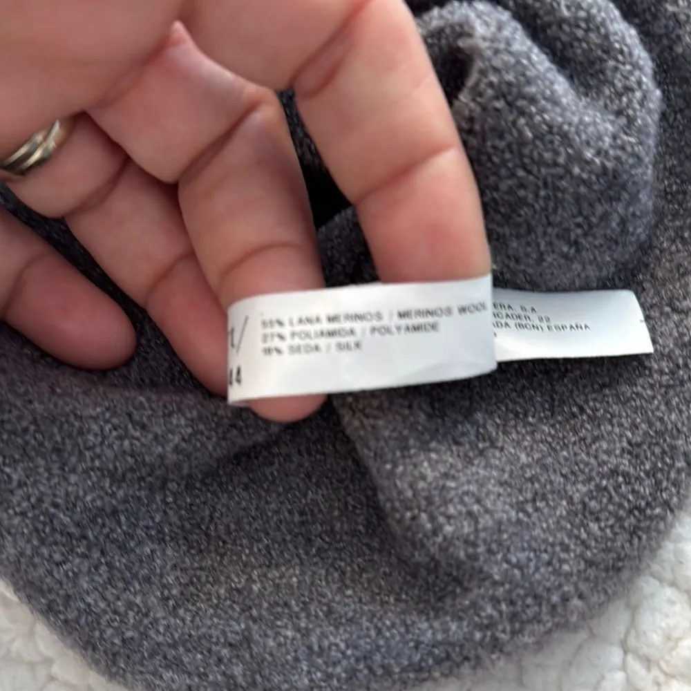 Gray Turtleneck Sleeveless Sweater Size M - Image 4