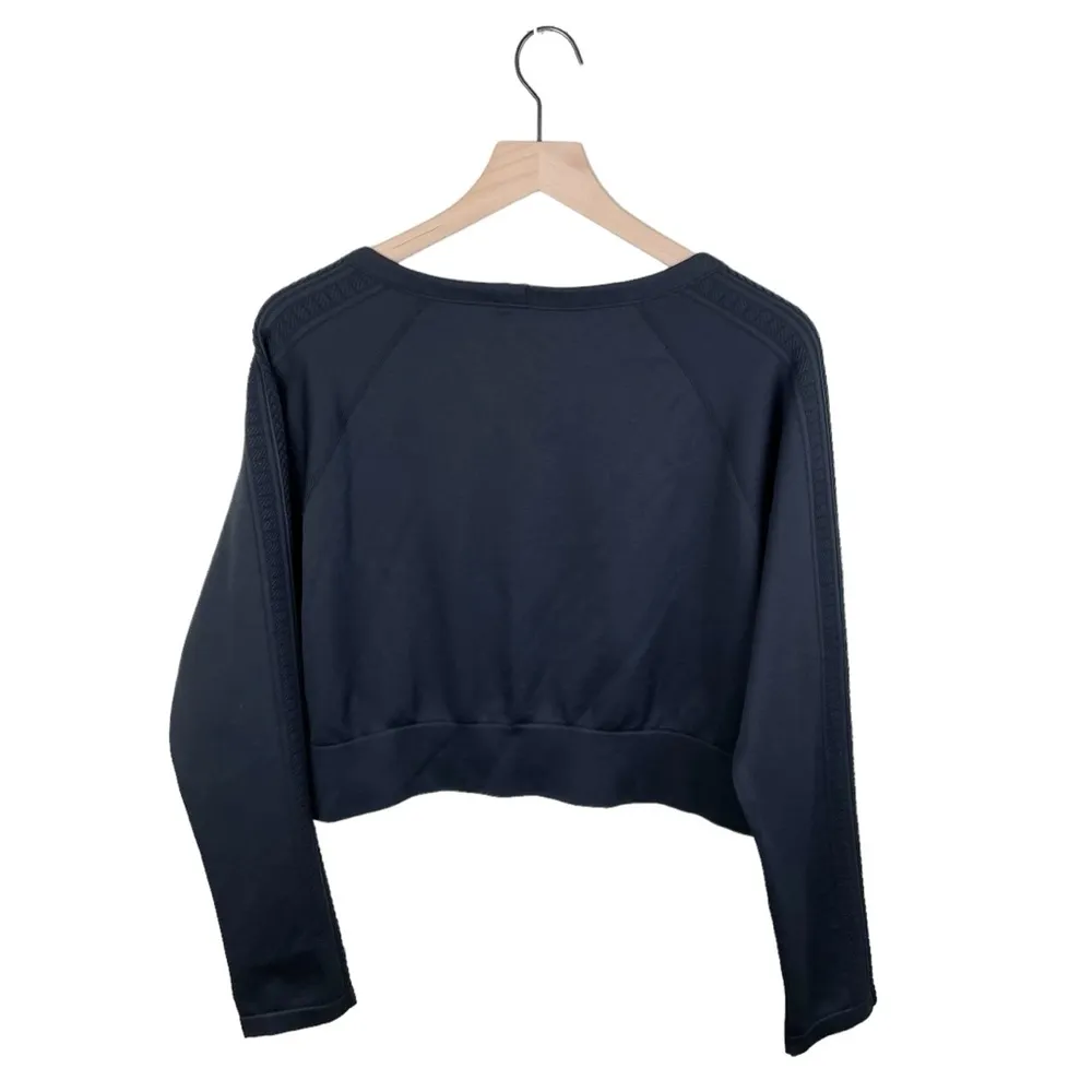 NEW LIVI Lane Bryant Seamless Fitted Sleeve Detail Crop Tee in Black Size 18/20 - Image 3