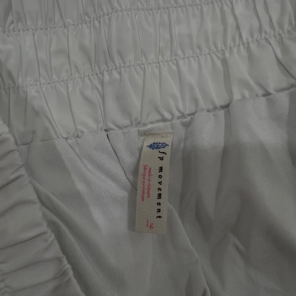 FREE PEOPLE GET YOUR FLIRT ON WHITE SHORTS - Image 6