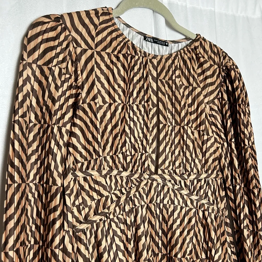 Zara Brown & Tan Zigzag Stripe Geometric Long Sleeve Crinkle Mini Dress Medium - Image 3