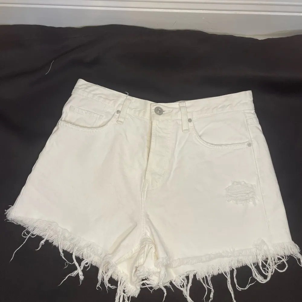 Lori High-Rise White Cutoff Frayed Denim Jean Shorts 28 Button Fly - Image 4