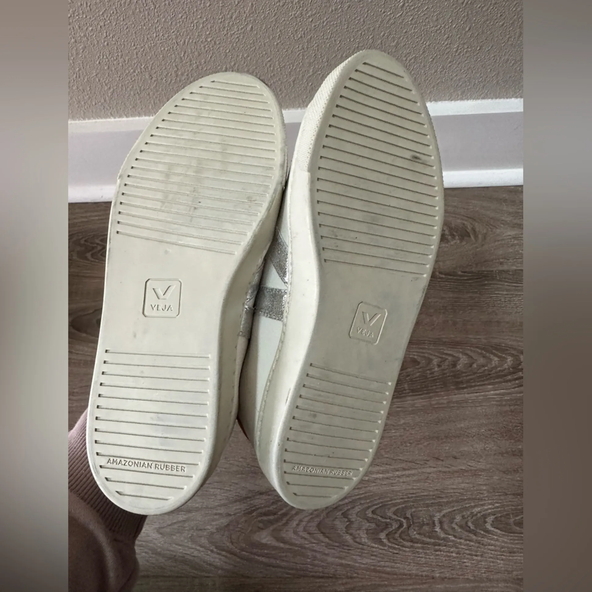 Veja Esplar Silver Orange‎ Fluorescent - Image 9