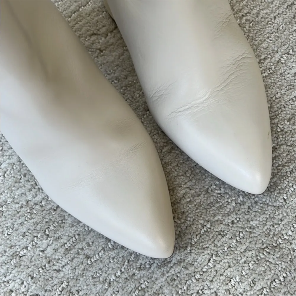 EUC Steve Madden Leather Thrived Heeled Ankle
Boots Ivory Size 7 - Image 4