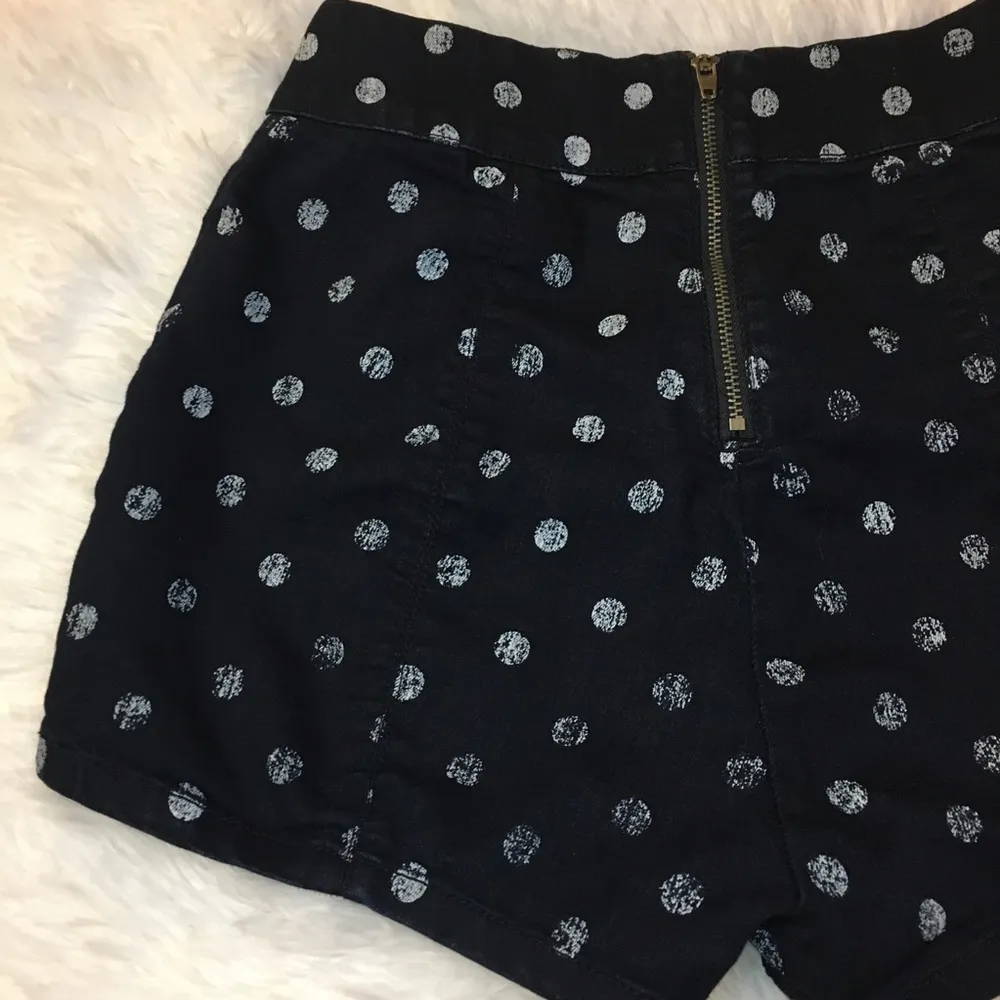 // KIMCHI BLUE Navy Blue Polka Dot High Waist Stretch Shorts 0 - Image 9