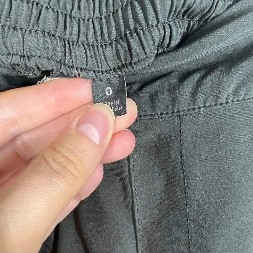 Athleta Grey Chelsea Cargo Pants‎ - Image 6