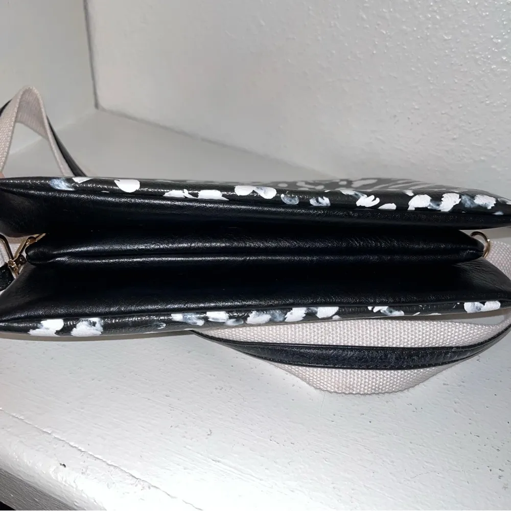 JEN & CO Black White Canvas Versatile Wristlet Crossbody Bag Purse - Image 5