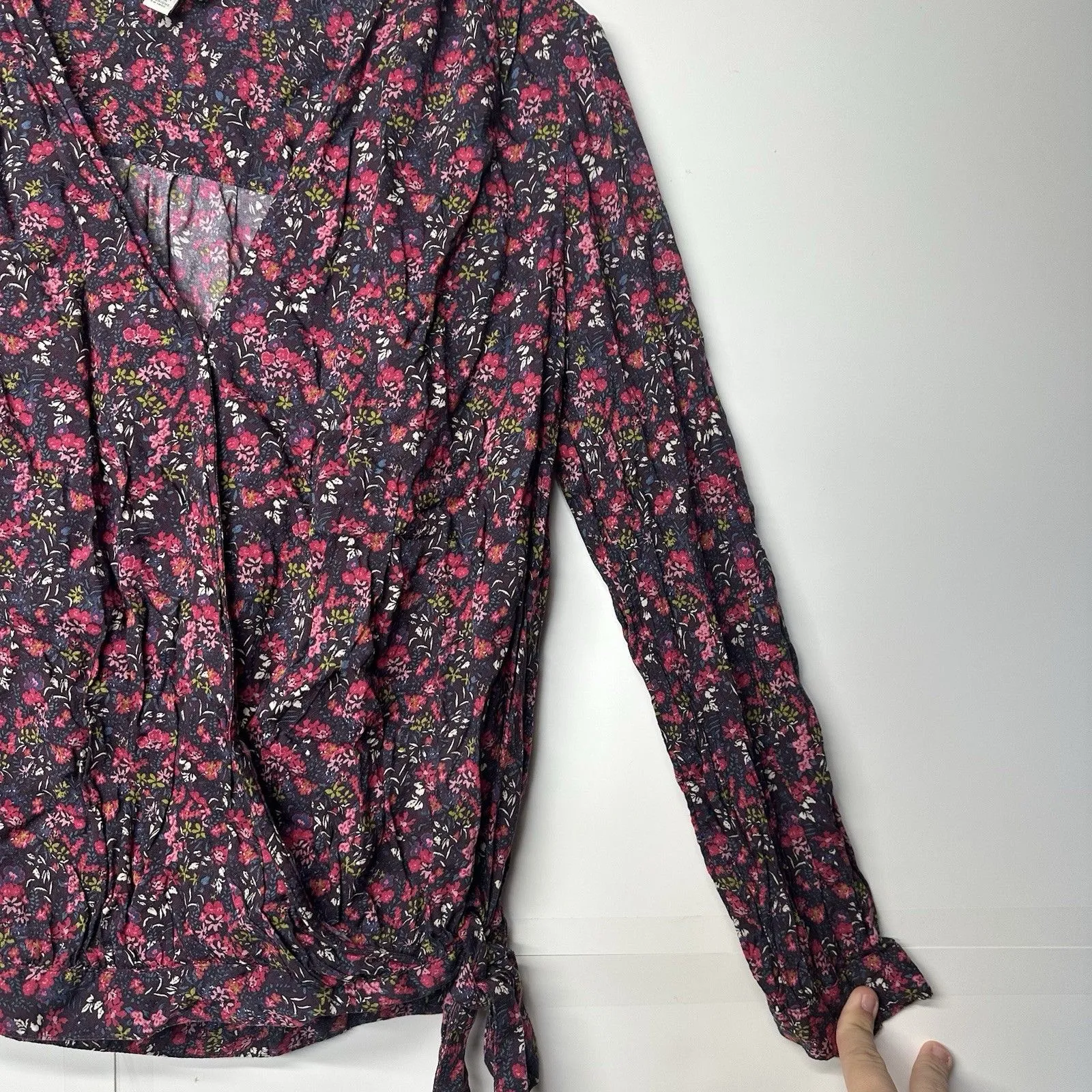 Lucky Brand Women's Floral Wrap Blouse Maternity Nursing Top Size small - Image 6