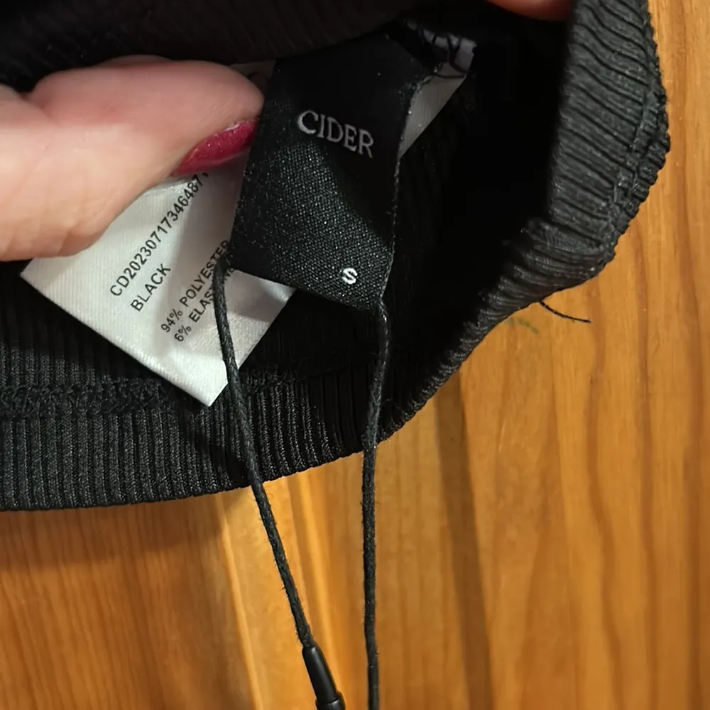 NWT Cider size small feather cropped top - Image 4