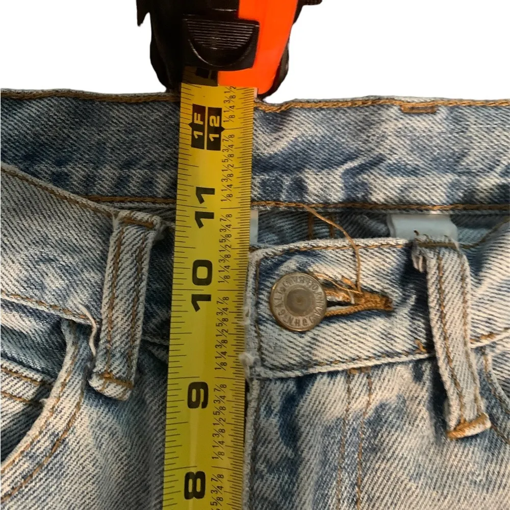 Brandy Melville • John Galt Jeans Light Wash Hole in Knee Rigid Skinny Jeans - Image 12