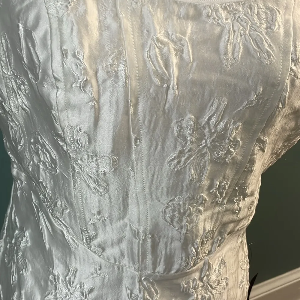 Lulus Jacquard White Floral sleeveless or tie sleeve knee length bridal wedding - Image 2