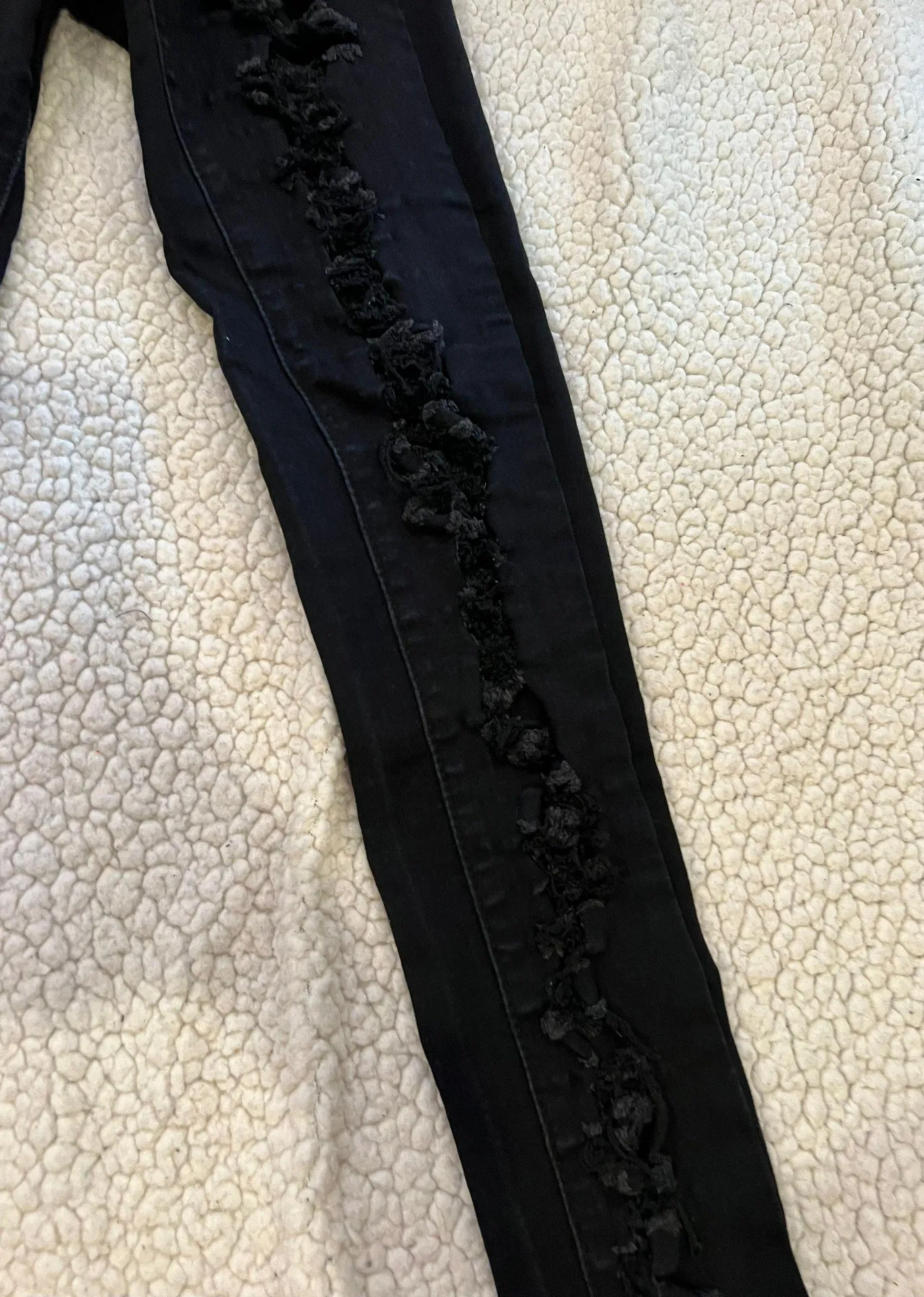 Ripped Jeans - Image 2