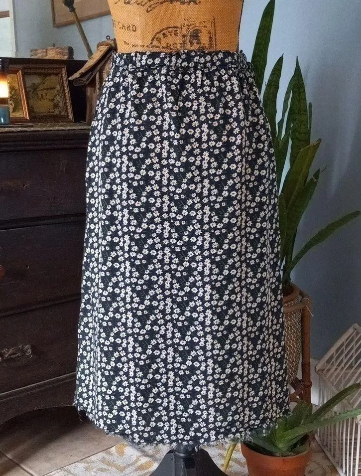Elan Navy Blue Ditzy Daisy Floral Print A-line Tie Waist Midi Skirt - Image 7