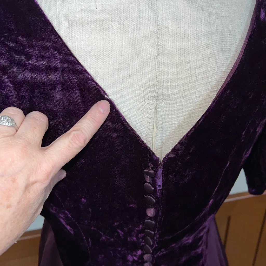 Pretty *New* Vintage 1970s Alfred Angelo Velvet Empire Waist Gown! - Image 7