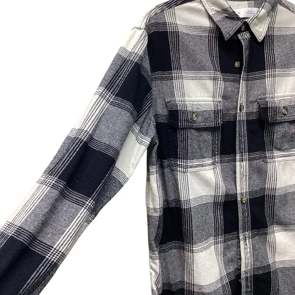 Old Navy Black Buffalo flannel shirt. Size Medium - Image 6