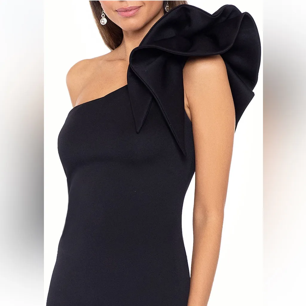 Betsy & Adam Women’s one shoulder Scuba Crepe Gown - Image 3