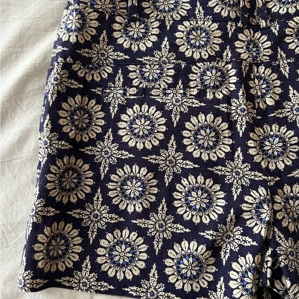 Anthropologie Elevenses Navy Floral Medallion Shorts Size 12 Boho Chic - Image 9