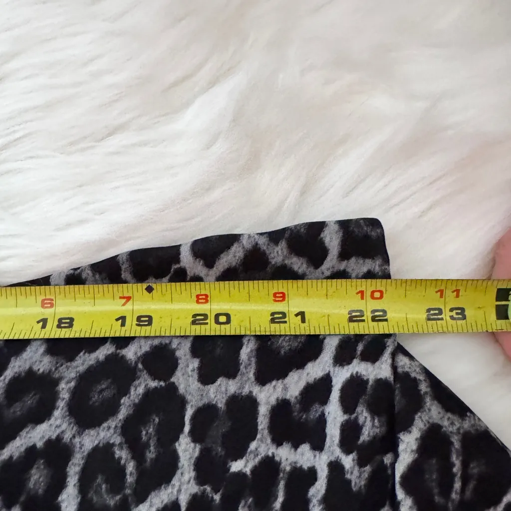 Michael Kors Black and White leopard print 3/4 Sleeve Boxy‎ Tunic sheer size S/M - Image 6